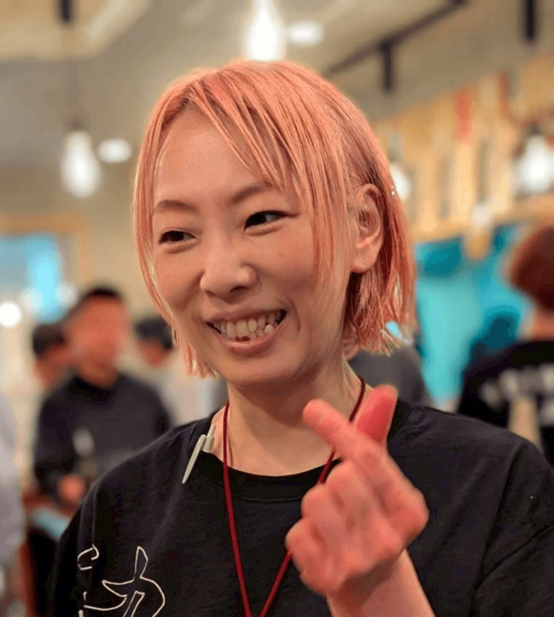 明るく迎えるスタッフ